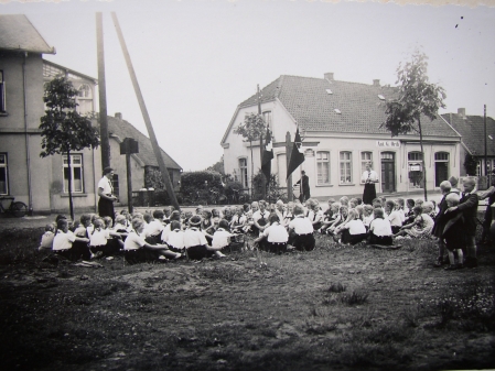 Maisingen auf dem Viehmarktplatz 1936