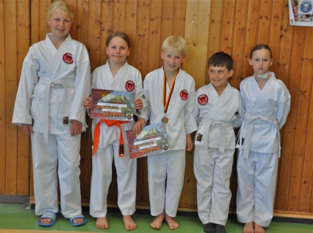 Karate-Kids vom TV Metjendorf beim Osaka-Cup in Emden