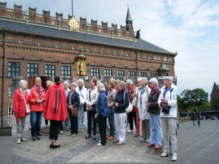 Gruppenfoto vor dem Rathaus in Kopenhagen