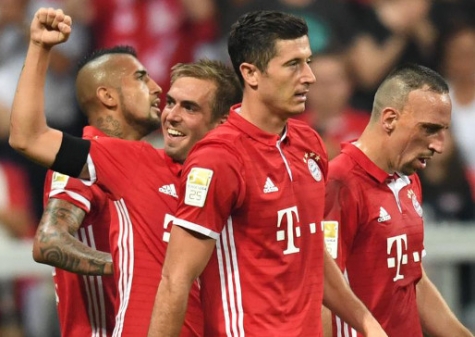 Arturo Vidal, Philipp Lahm, Robert Lewandowski und Franck Ribery (v.l.): die Punktesammler von München. Bild: DPA