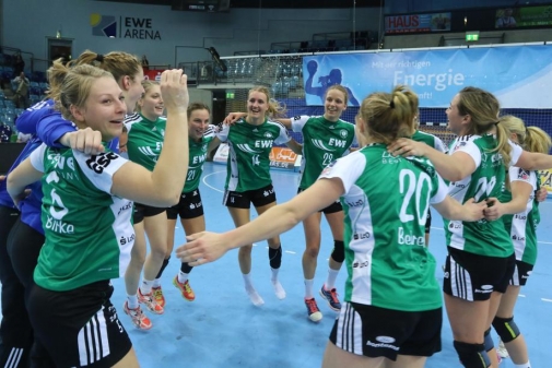 Jubel nach dem Sieg gegen Holstebro im Europapokal: Die VfL-Handballerinnen möchten sich auch gegen Buxtehude freuen. Bild: NWZ-Archiv