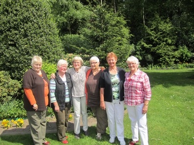 Auf dem Bild: v.l. Brigitte Schumacher, Meike Langmack, Annette Barghahn, Irmtraud Lowin, Brigitte Langenickel, Ingrid Thomas