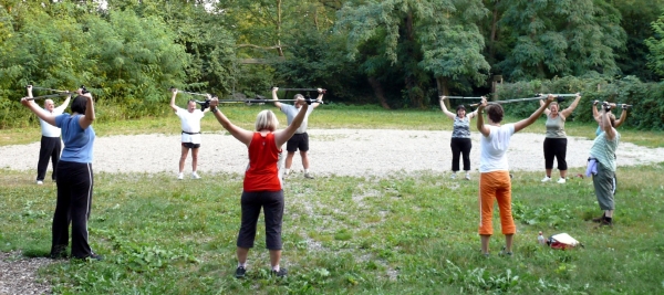 Gemeinsam ist Abnehmen besonders effektiv: M.O.B.I.L.I.S.-Teilnehmer beim Training im Freien. (Foto: M.O.B.I.L.I.S. / Maria Stehle)