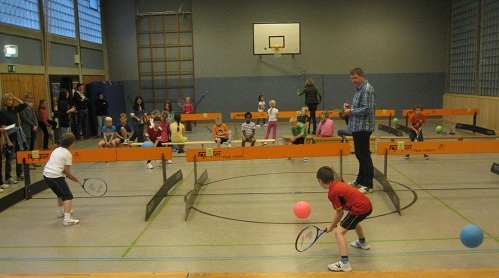 265 Kinder der GS Ohmstede spielen Low-T-Ball
