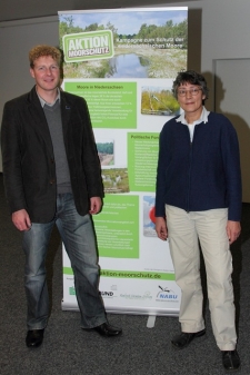 Dr. Holger Buschmann (NABU) und die Moderatorin Susanne Grube (BUND)