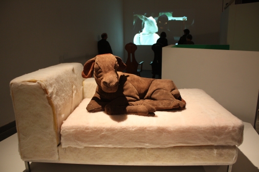 Dem Sofa das Leder über die Ohren gezogen und dem Kalb zurückgegeben