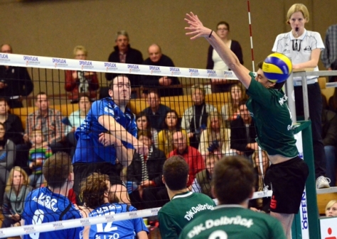 Nach dem Heimsieg gegen Delbrück wollen Arne Döpke (im Angriff) und die VSG Ammerland in Schöneiche nachlegen (Bild: Manfred Hollmann).