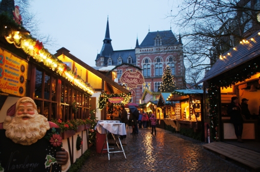 Der Oldenburger Marktplatz steht ganz im Zeichen der Adventszeit. (Bild: Dirk Busker)