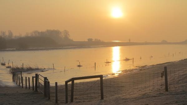 Nach einer Nacht im Theater genossen die Fuhlrotts den Sonnenaufgang am Bornhorster See (Bild: Irmtraut und Werner Fuhlrott)