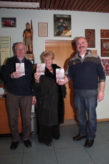Heino Behrens (1. Vors.), Erika Schmid (stellvertr. Vors.) Gerriet Schulz (Ortsbrandmeister)