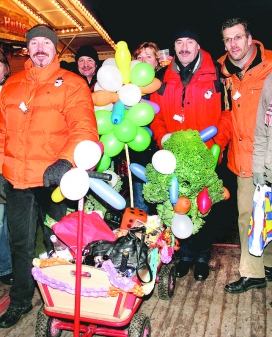 Mit dem schönsten Bollerwagen in die Grünkohl-Beilage...