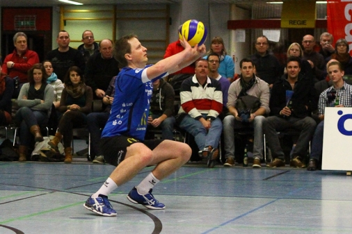 Vergrößerung anzeigen - Wird in einem neuen Fenster angezeigt. VSG-Kapitän Dirk Achtermann und sein Team bekamen von den Zuschauern in Bad Zwischenahn nach dem Spiel viel Applaus für ihren engagierten Auftritt gegen Rumeln (Archivbild: Volkhard Patten). 