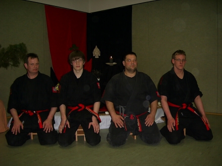 Nach bestandener Prüfung zum Schwarzgurt