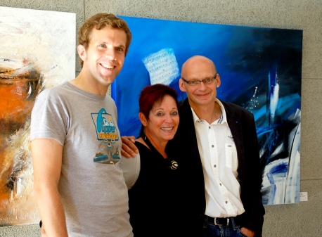 Akteure bei der Vernissage- von links: Dennis Hübner, Musiker / Brigitte Haus, Künstlerin / Hans-Günther düring, Leiter des Kulturbunkers
