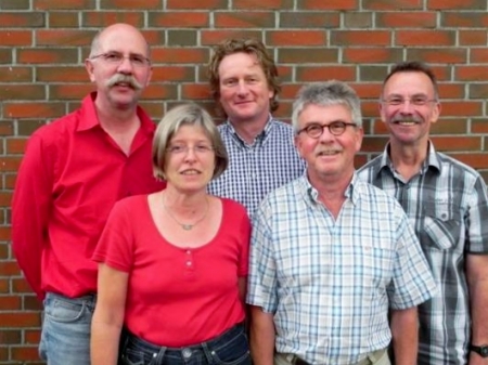 Der Vorstand des Vereins Bürgerleuchten e.V. ( von links) Frank Sölter (Beisitzer), Angelika Sölter (Schriftführerin), Martin Mittendorff (2. Vorsitzender), Dieter Schrader (Kassenwart) und Bernd Janßen (1. Vorsitzender) lädt am kommenden Sonntag, 8. September, zum 2. Mal zu einem Bürgerfest mit Sponsorenrallye in Petersfehn I ein. 