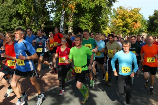 Viele Sportbegeisterte starteten beim 22. Herbstlauf des Tus Ofen. (Bild: Rainer Stolle)