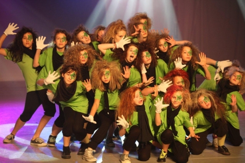 Über 1000 Tänzerinnen beim Dance-Contest 2013 der Öffentlichen Versicherung gemeldet.