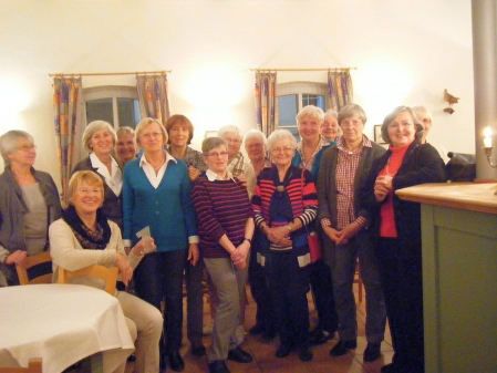 der 1. Preis ging diesmal an Edelgard Christians. Gruppenbild aller Teilnehmerinngen