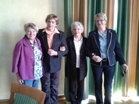 v.links nach rechts: 1.Vorsitzende friedegund Reiners, Edith Prasse, Gerda Affeldt, Edelgard Christians