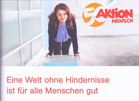 Quelle: www.aktion-mensch.de ; Schnapp-Schuss Titelseite einer Broschüre in leichter Sprache zum Protest-Tag 2014 - Auf die Situation von Menschen mit Behinderung in Deutschland aufmerksam machen und sich dafür einsetzen, dass alle Menschen gleichberechtigt an der Gesellschaft teilhaben können.Das ist das Ziel des Europäischen Protesttags zur Gleichstellung von Menschen mit Behinderung. Seit 20 Jahren veranstalten Verbände und Organisationen der Behindertenhilfe und -selbsthilfe rund um den 5. Mai überall in Deutschland Podiumsdiskussionen, Informationsgespräche, Demonstrationen und andere Aktionen. Dabei geht es darum, die Kluft zwischen dem im Grundgesetz verankerten Anspruch der Gleichberechtigung für alle Menschen und der Lebenswirklichkeit Stück für Stück zu überwinden -