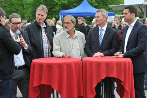 Diskussion bei der Weberei