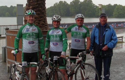 ESV Tri-Team, von li. Nico Henze, Sonja Friedrich, Reinhold Böckmann und Betreuer Folkert Waldeck