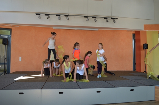 Showtanzgruppe der Grundschule Metjendorf zeigt vielfältiges Programm