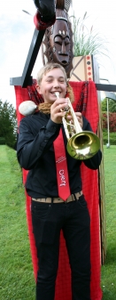 Junger OBZ-Musikant im Park der Gärten; Foto Schmidt