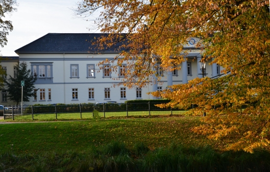  In Oldenburg darf man besonders neugierig sein, was der Herbst  in diesem Jahr bietet. In der Natur und in der Politik  wird es bestimmt wieder mal spannend .