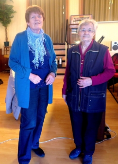 Chorleiterin Cornelia Espitalier und 1. Vorsitzende Elfriede Cramer
