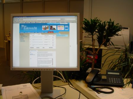 Klicken Sie auf das Bild und werfen Sie einen Blick auf meinen Monitor im Büro