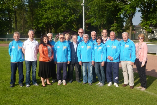 Das Sportabzeichenteam Edewecht mit Bürgermeisterin Petra Lausch sowie den Vertretern des KSB, VfL und ESV