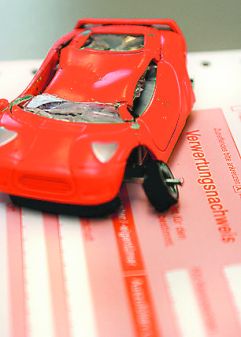 Rumms. Und kaputt ist der (ehemals) fahrbare Untersatz. BILD: Sven Kamin / NWZ