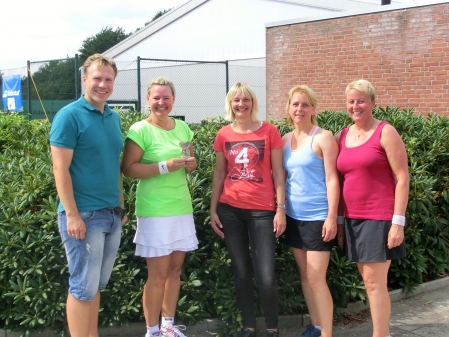 Mark Gröber, Britta Müller, Helga Pawlik (Barßel) und Marion Trost (Sonst alle Edewecht). nDamen 30 Gruppe A