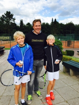 Hark Eiting und Niclas Haskamp mit Trainer Mark Gröber