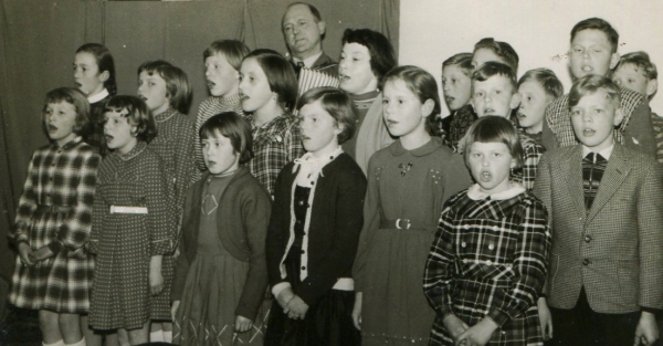 vorne: Geesje  Veenstra, U.Webermann, R. Kasautzki, E. Worthmeyer,H. Müller, K. de Buhr, H-G. Harms.Hinten: M. Bruns, B. Webermann, E. Weber, H. Feldkamp, Chr. Wehmeyer, E. Müller, H. Webermann, E. Worthmeyer (2 kann ich nicht zuordnen). Wenn die Namen nicht ganz richtig geschrieben sind, man möge es mir nachsehen nach der langen Zeit. 