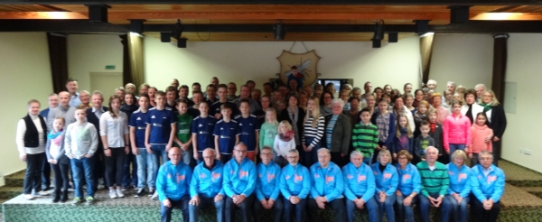 Erfolgreiche Sportlerinnen und Sportler in der Saison 2015 wurden im Rathaussaal der Gemeinde Edewecht geehrt.