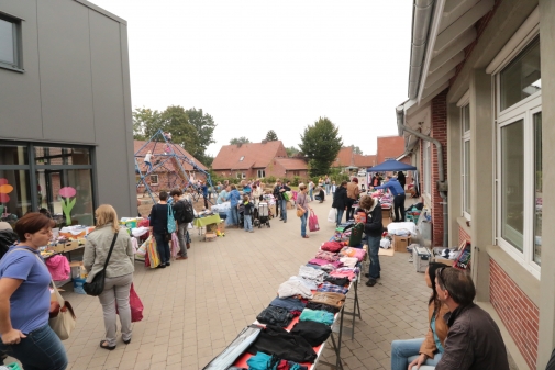 Grundschule Metjendorf: Kinderkleider- und Spielzeugflohmarkt