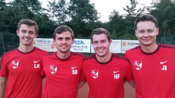 Freude nach einem spannenden Saisonfinale. Luca Klaproth, Stephan Burtscheid, Hendrik Fittje und Janik Iwan