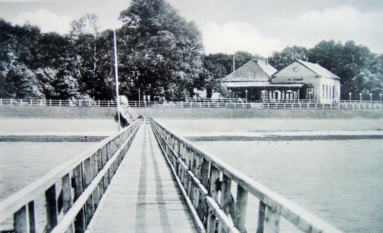 Die Seebrücke am Kurhaus-Badestrand