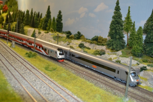 Metropolitan und Railjet begegnen sich auf der Anlage des MEC Oldenburg