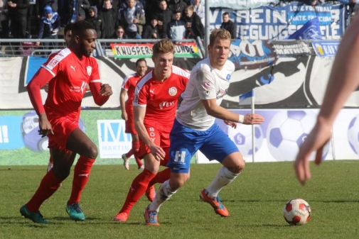 Beim 0:1 gegen Hildesheim war für VfB-Stürmer Christoph Kramer kein Durchkommen. Bild: NWZ