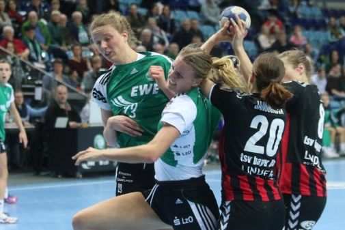 Wie oft gelingt es den Handballerinnen des VfL, die Abwehrreihen der Bietigheimer zu durchbrechen? Bild: NWZ-Archiv