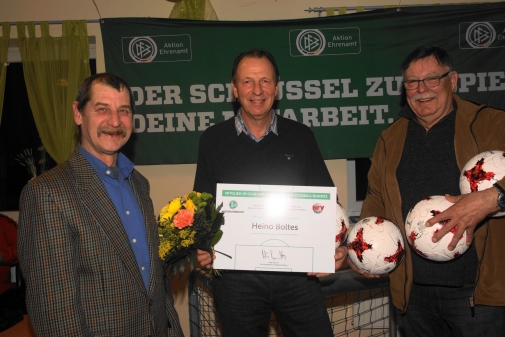 V.l.n.r.: Abteilungsleiter GVO Fußball Klaus Münzer, Heino Boltes, Peter Köhler