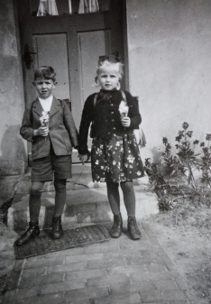 Hans-Gerd Harms und Gertrud Dierks am Einschulungstag 1949