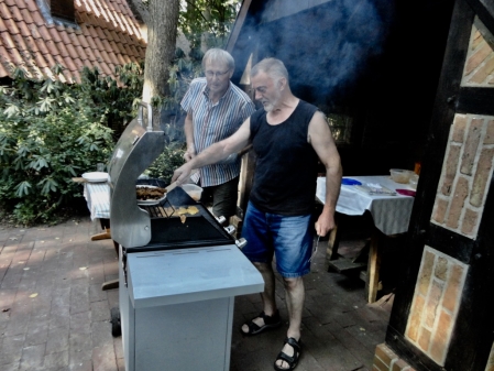 Bruo Garben und Heiko Opel am Grill