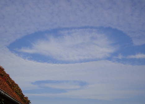Hole-Punch Cloud über Westerstede, 6.10.2018, 10.05 Uhr.