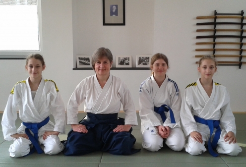 Mädchen des Aikido-Dojo-Wildeshausen bestehen 4. Gürtelprüfung