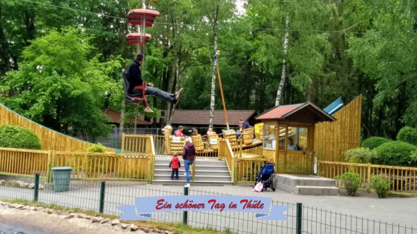Fröhliches Kinderlachen im Freizeitpark Thüle