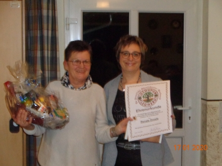 40 Jahre Vereinstreue - Renate Droste mit der 1. Vorsitzende Angela Daniel
